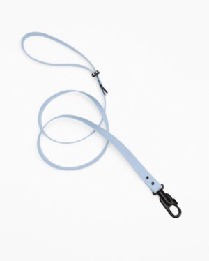 COMITA_221101_FABLE_Ecomm_03C_Signature_Leash_L_021_A_Light-Blue_Web Signature Leash